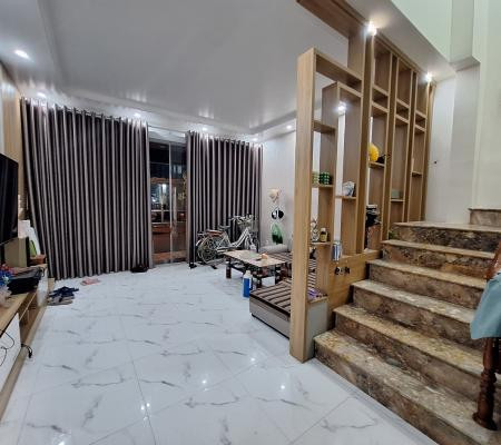 Nhà 4 tầng 46m2 mặt đường Hoàng Ngọc Phách, Kênh Dương